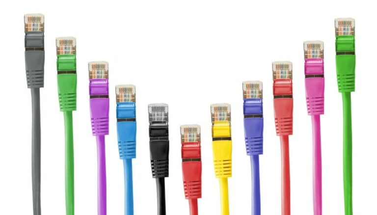 いろんな色のLANケーブル