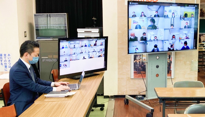 LoopGateで複数地点をつないだテレビ会議風景